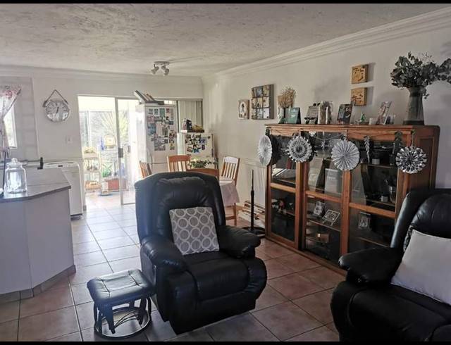 3 BEDROOM TOWNHOUSE FOR SALE IN SOUTH CREST